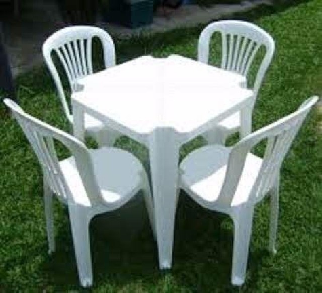 Foto 1 - Aluguel de mesas e cadeiras plásticas